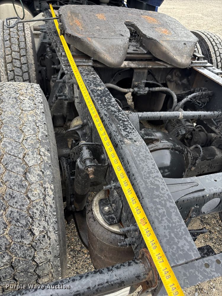 image for item YA1055 2019 International LT625 semi truck