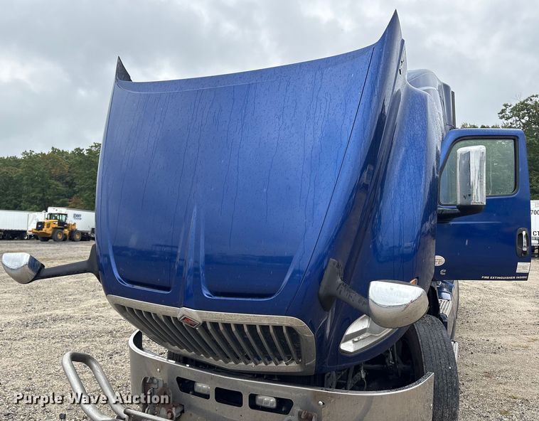 image for item YA1055 2019 International LT625 semi truck