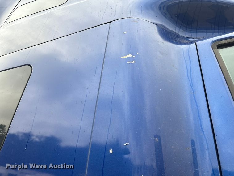 image for item YA1055 2019 International LT625 semi truck