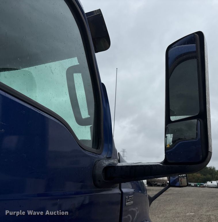 image for item YA1055 2019 International LT625 semi truck