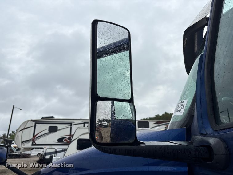 image for item YA1055 2019 International LT625 semi truck