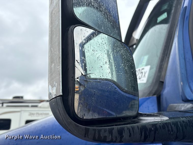 image for item YA1055 2019 International LT625 semi truck