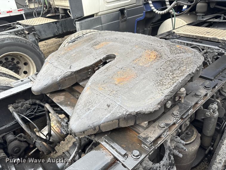 image for item YA1055 2019 International LT625 semi truck