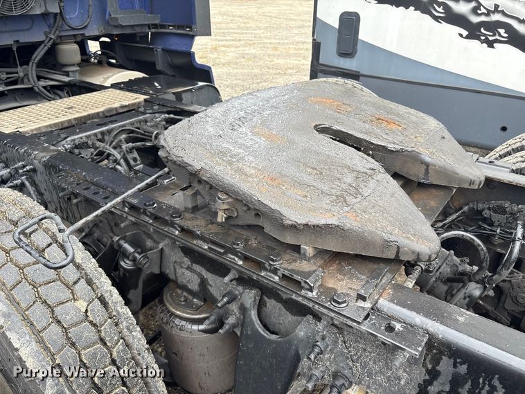 image for item YA1055 2019 International LT625 semi truck