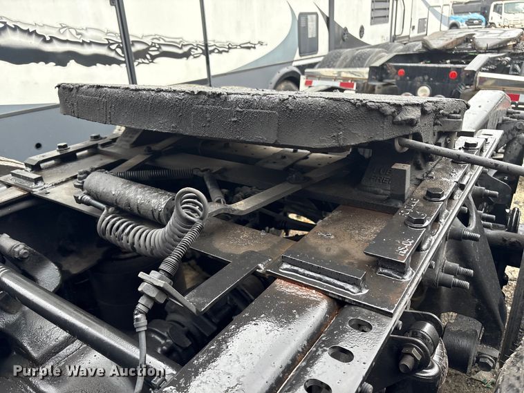 image for item YA1055 2019 International LT625 semi truck