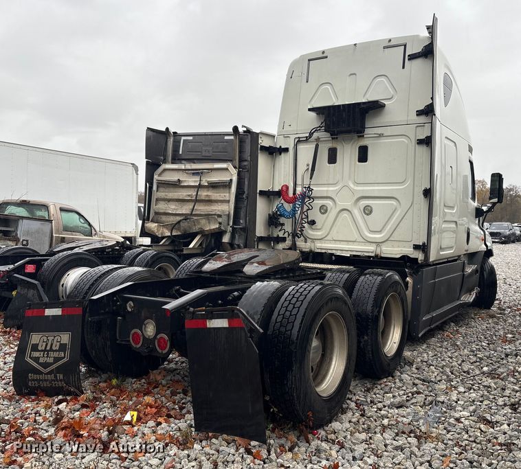 image for item YA1057 2016 Freightliner Cascadia semi truck