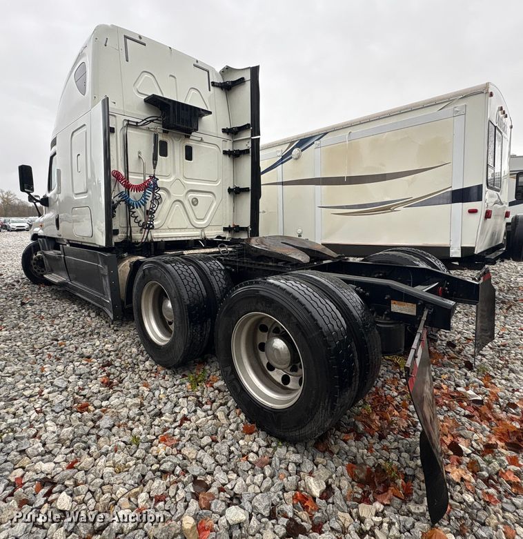 image for item YA1057 2016 Freightliner Cascadia semi truck