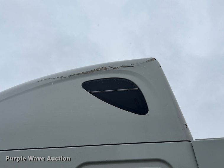 image for item YA1057 2016 Freightliner Cascadia semi truck