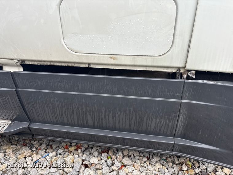 image for item YA1057 2016 Freightliner Cascadia semi truck