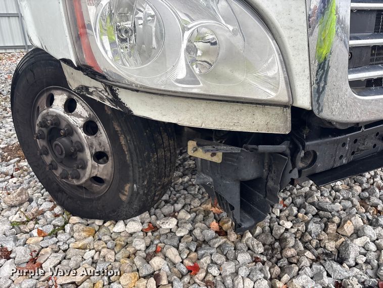 image for item YA1057 2016 Freightliner Cascadia semi truck