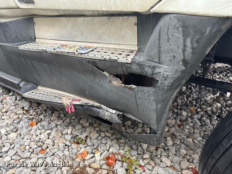 image for item YA1057 2016 Freightliner Cascadia semi truck