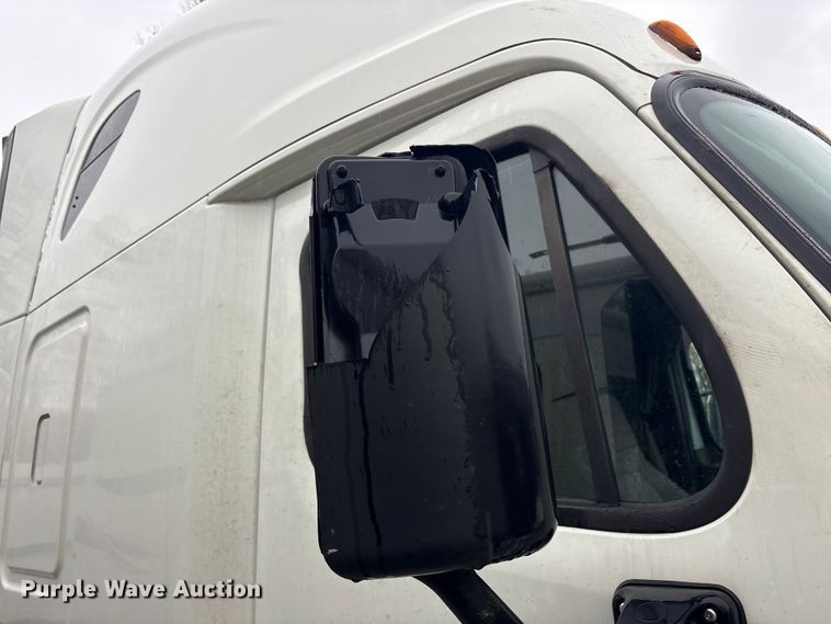 image for item YA1057 2016 Freightliner Cascadia semi truck