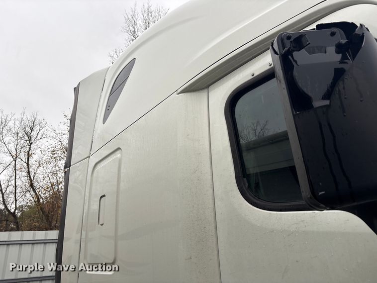 image for item YA1057 2016 Freightliner Cascadia semi truck