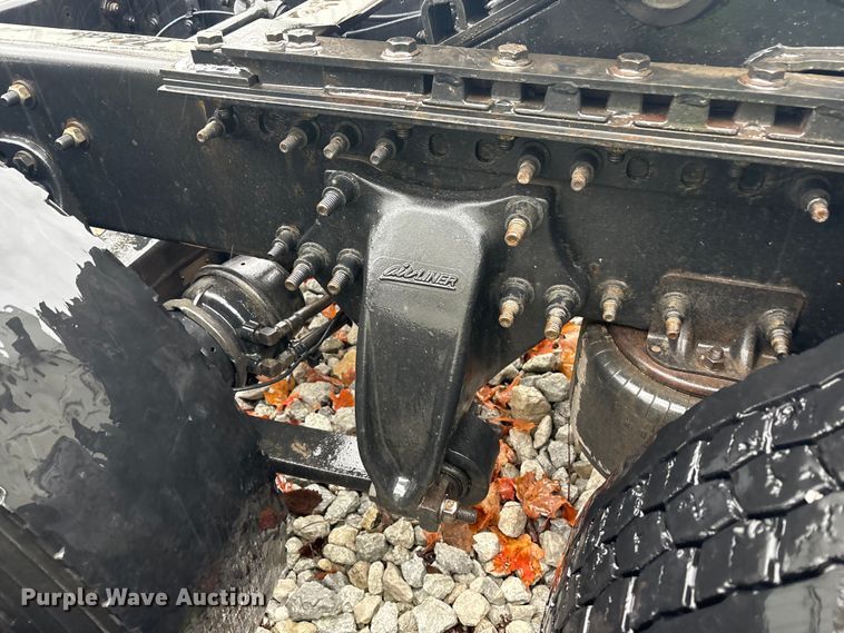 image for item YA1057 2016 Freightliner Cascadia semi truck