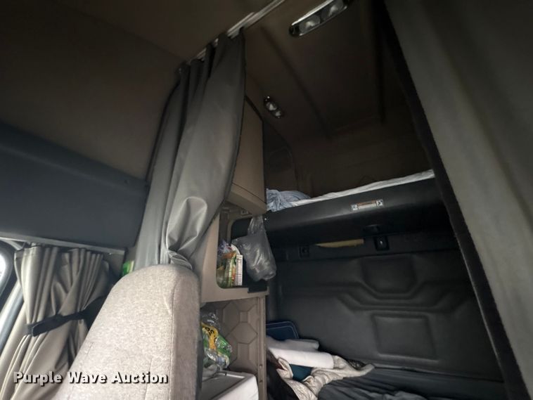 image for item YA1057 2016 Freightliner Cascadia semi truck