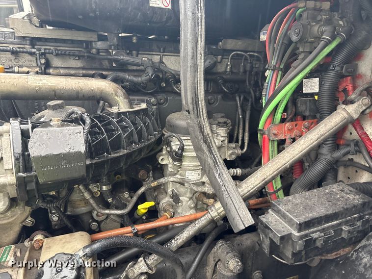 image for item YA1057 2016 Freightliner Cascadia semi truck