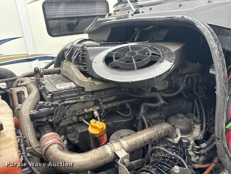 image for item YA1057 2016 Freightliner Cascadia semi truck