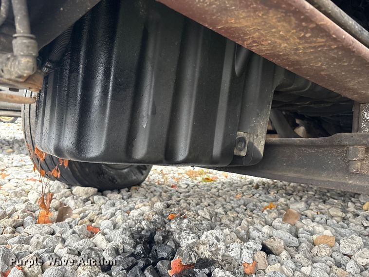 image for item YA1057 2016 Freightliner Cascadia semi truck