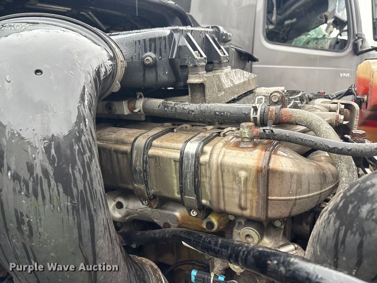 image for item YA1057 2016 Freightliner Cascadia semi truck