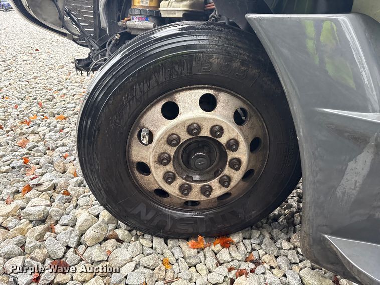 image for item YA1057 2016 Freightliner Cascadia semi truck