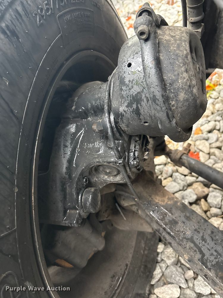 image for item YA1057 2016 Freightliner Cascadia semi truck