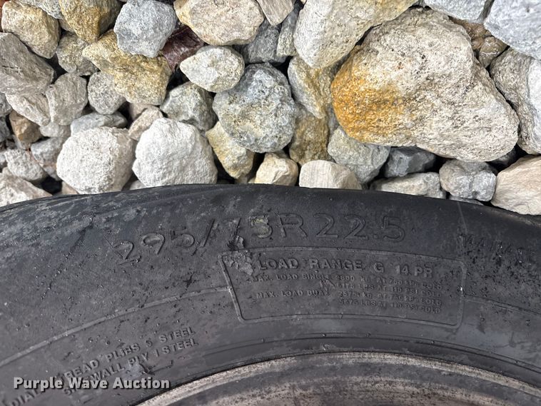 image for item YA1057 2016 Freightliner Cascadia semi truck