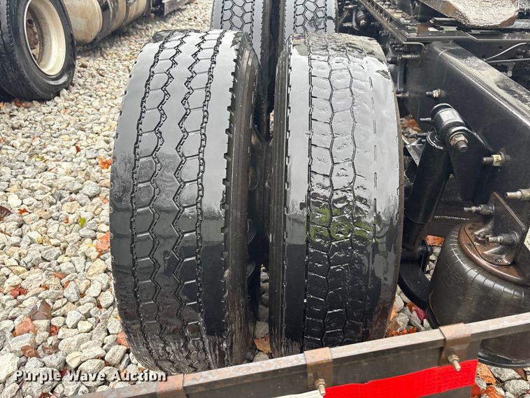 image for item YA1057 2016 Freightliner Cascadia semi truck