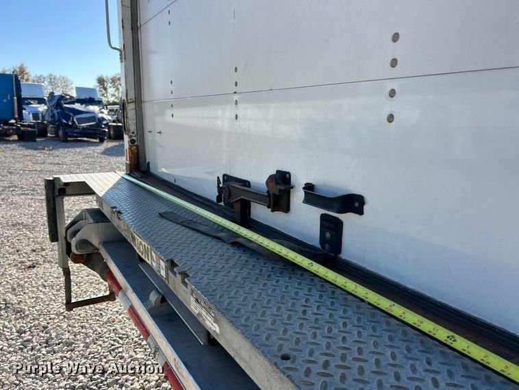 image for item YA1118 2018 International 4300 box truck