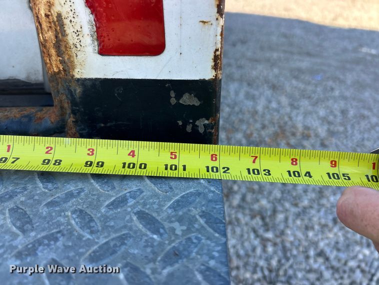 image for item YA1118 2018 International 4300 box truck