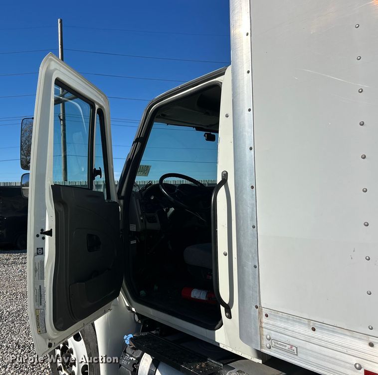 image for item YA1118 2018 International 4300 box truck