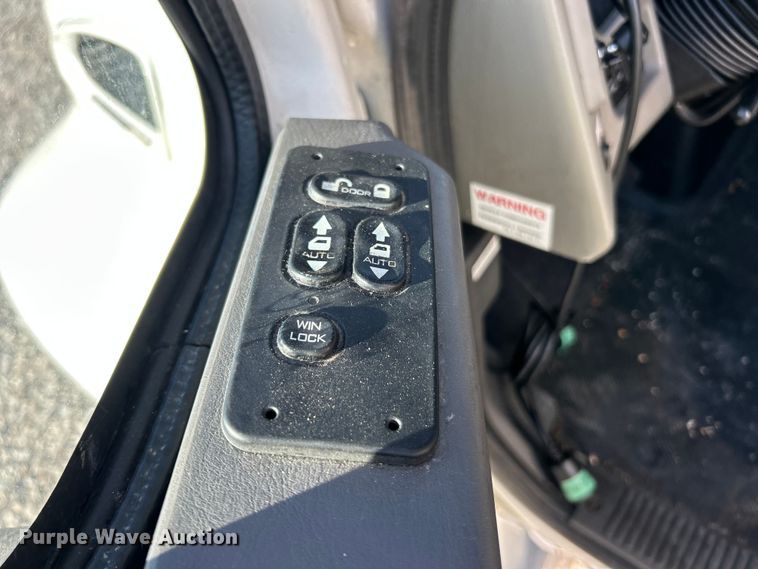 image for item YA1118 2018 International 4300 box truck