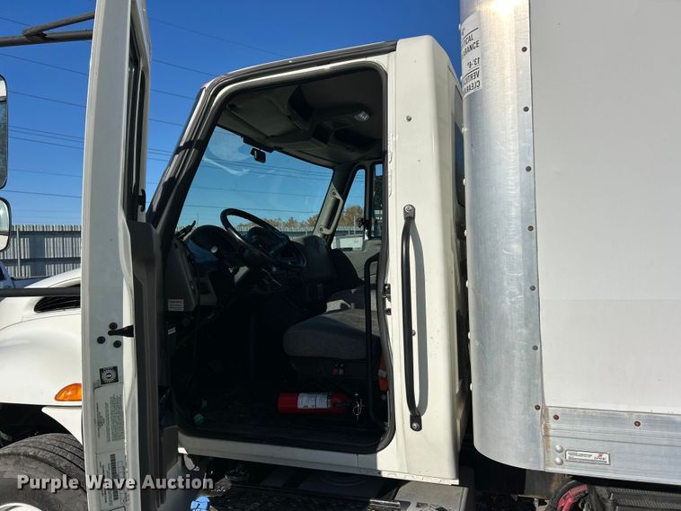 image for item YA1118 2018 International 4300 box truck