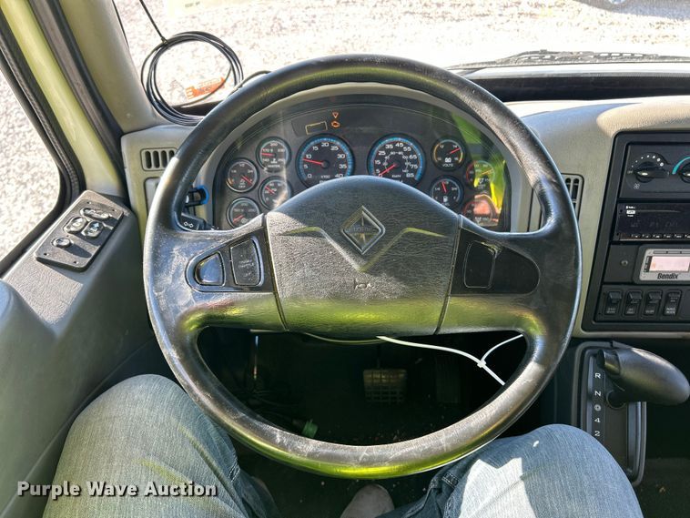 image for item YA1118 2018 International 4300 box truck