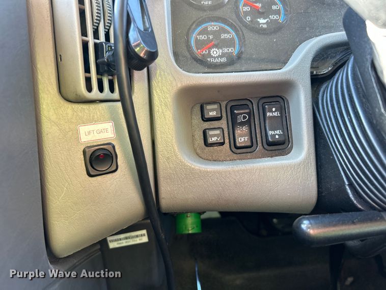 image for item YA1118 2018 International 4300 box truck