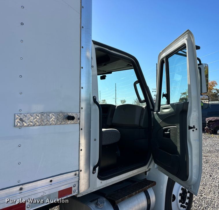 image for item YA1118 2018 International 4300 box truck