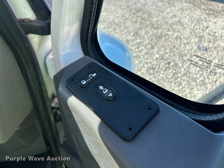 image for item YA1118 2018 International 4300 box truck