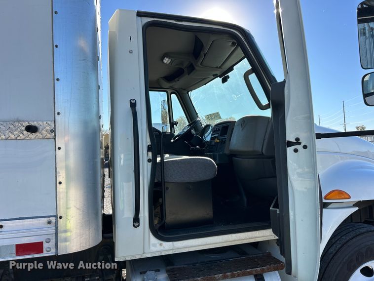 image for item YA1118 2018 International 4300 box truck