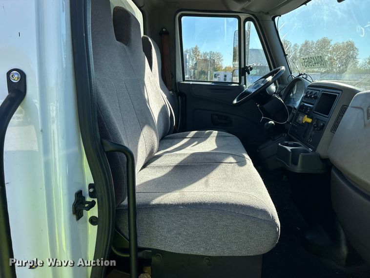 image for item YA1118 2018 International 4300 box truck