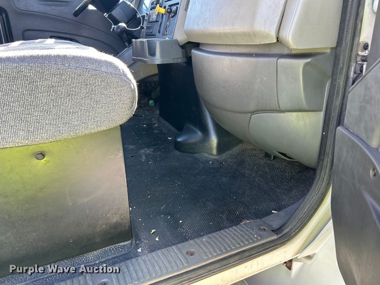 image for item YA1118 2018 International 4300 box truck