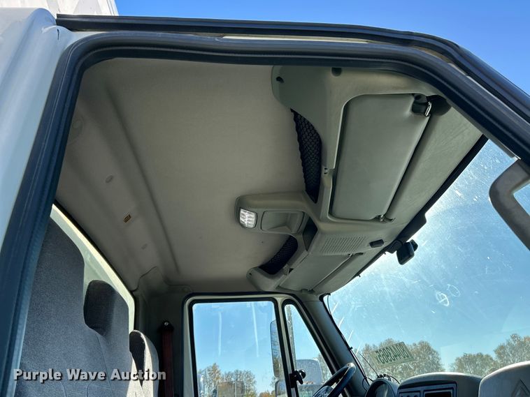 image for item YA1118 2018 International 4300 box truck