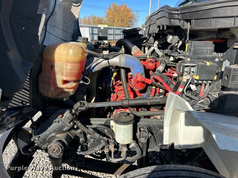 image for item YA1118 2018 International 4300 box truck