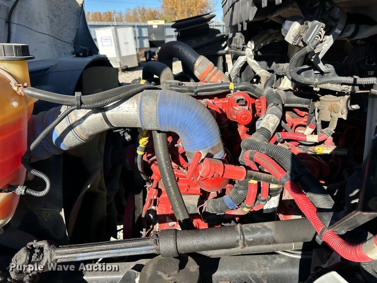 image for item YA1118 2018 International 4300 box truck