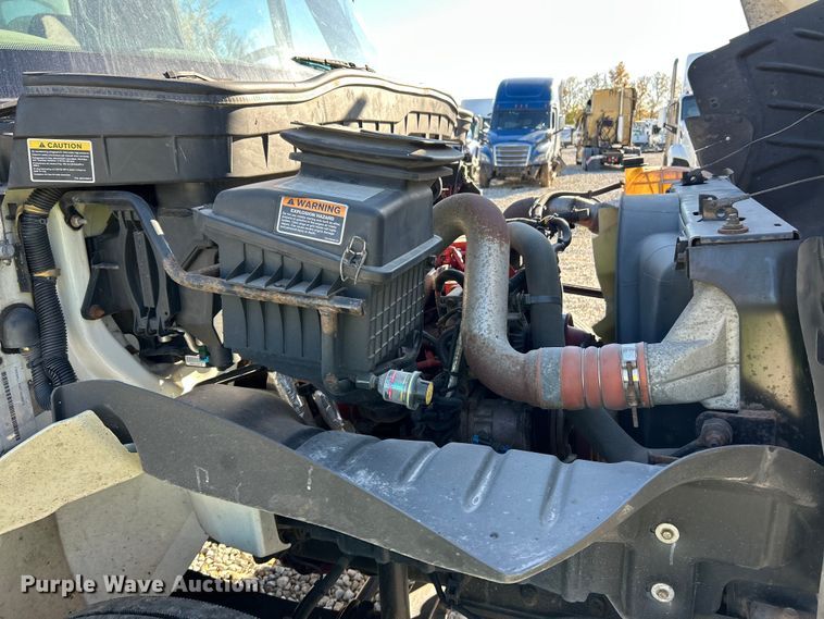 image for item YA1118 2018 International 4300 box truck