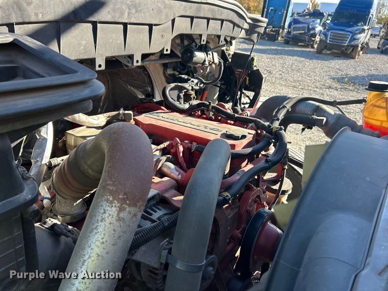 image for item YA1118 2018 International 4300 box truck