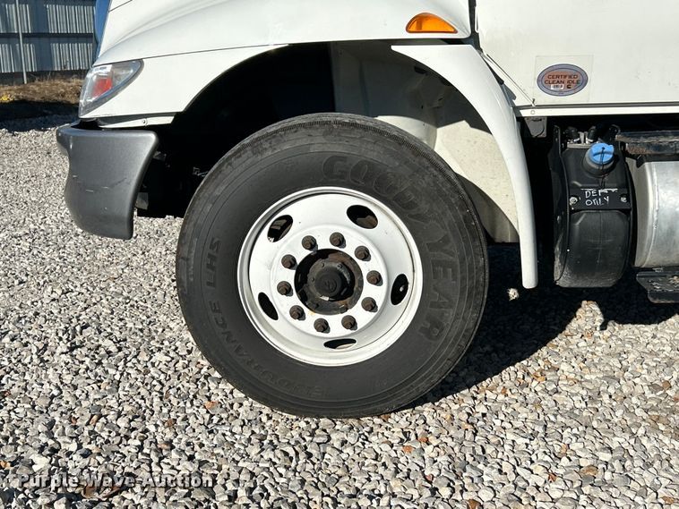 image for item YA1118 2018 International 4300 box truck