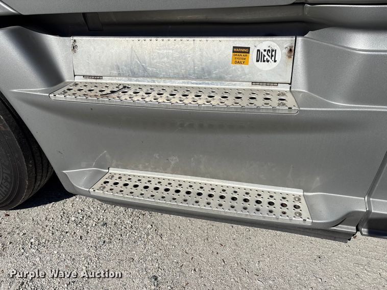 image for item YA1150 2016 Freightliner Cascadia semi truck