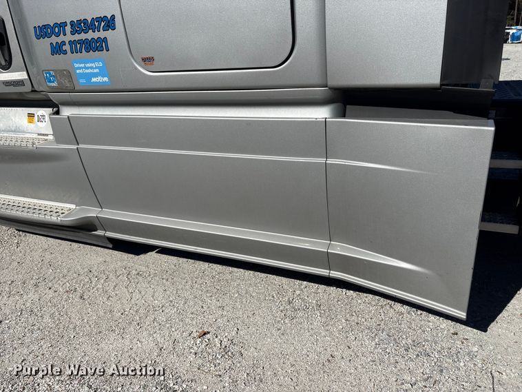 image for item YA1150 2016 Freightliner Cascadia semi truck