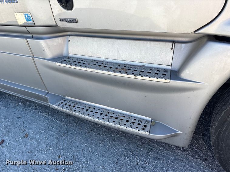 image for item YA1150 2016 Freightliner Cascadia semi truck