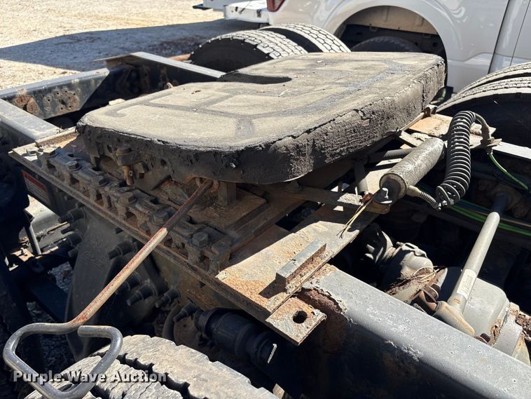 image for item YA1150 2016 Freightliner Cascadia semi truck