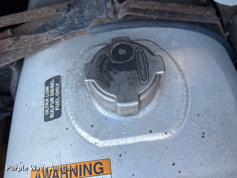 image for item YA1150 2016 Freightliner Cascadia semi truck